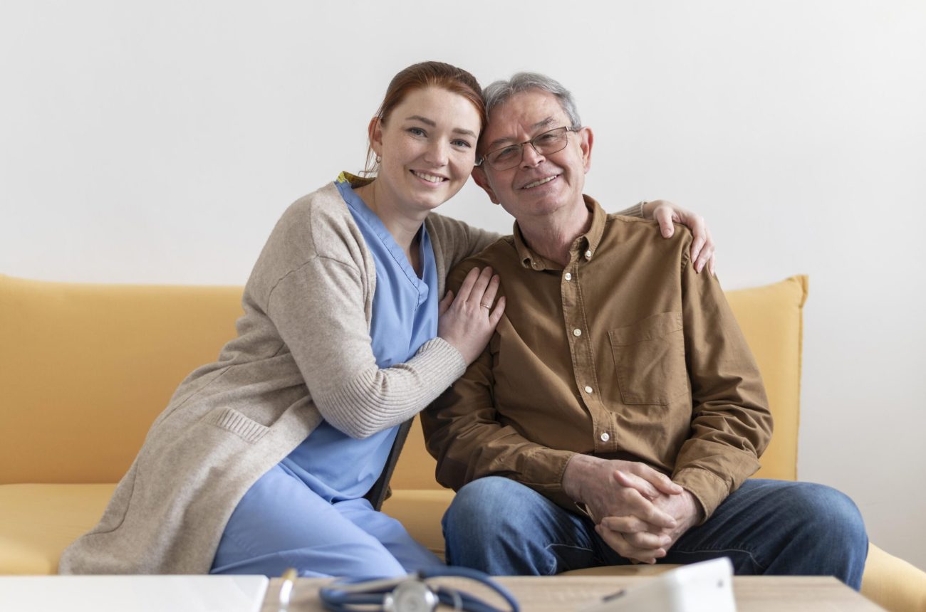 smiley-man-woman-posing-together